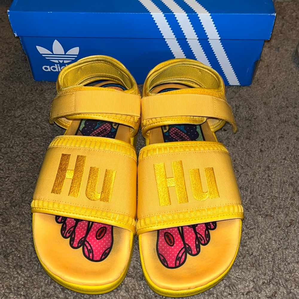 Pharrell x Adilette 2.0
Sandal 'Bold Gold'